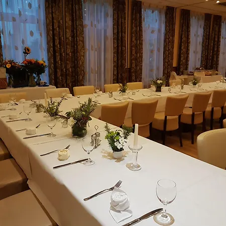 Zum Weissen Ross Hotel