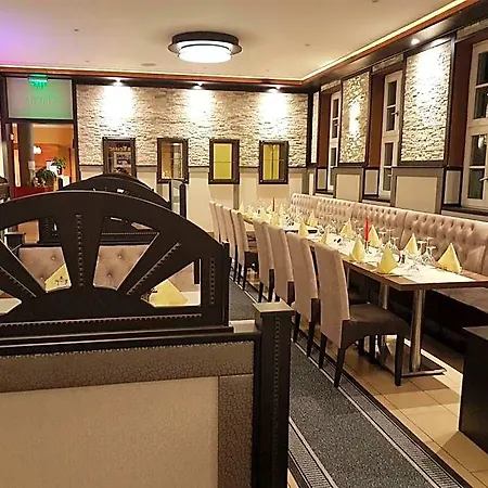 祖姆维森罗斯酒店 3*