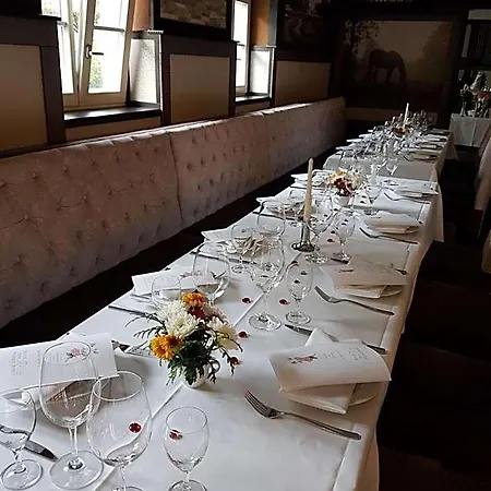 Zum Weissen Ross Hotel 3*
